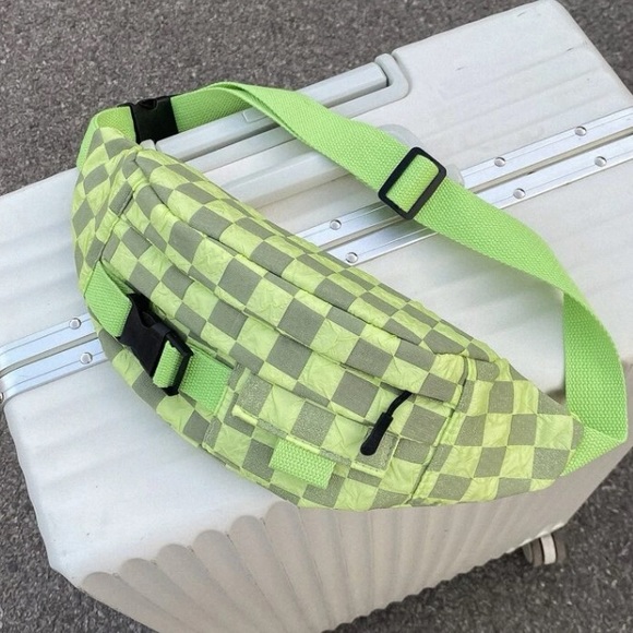 💙 Women’s Two Tone Checkered Release Buckle Decor Adjustable Strap Fanny Pack - Picture 1 of 5